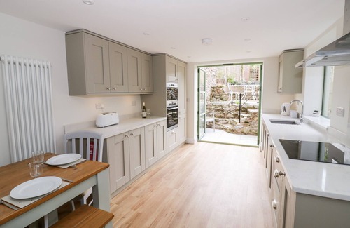 Much Wenlock Cottage | TANNERY COTTAGE, pet friendly, with open fire in Much Wenlock