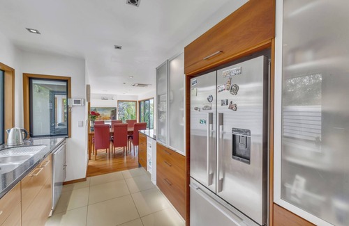 Ponsonby House | Tarawera Home - St Heliers Holiday Home