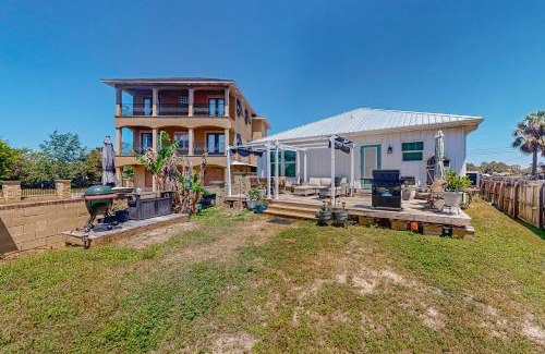 Holiday Beach House | Taste of the Tropics