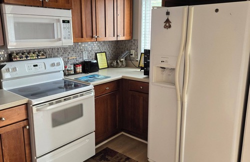 Helen House | "Taste Of Wine" On The Chattahoochee River - with Hot Tub - Downtown Helen.