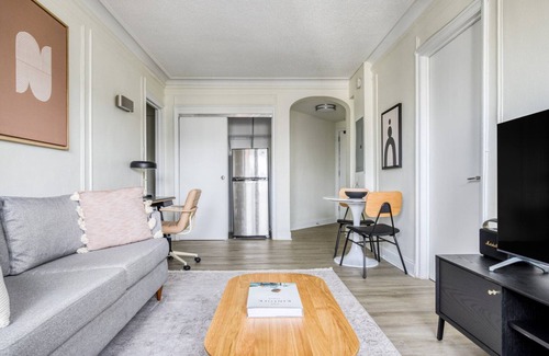 Gold Coast Apartment | Tasteful Gold Coast 1BR w/Doorman & Gym, 2 blocks to L, by Blueground