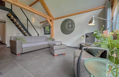 Alphen House | Tastefully decorated country villa