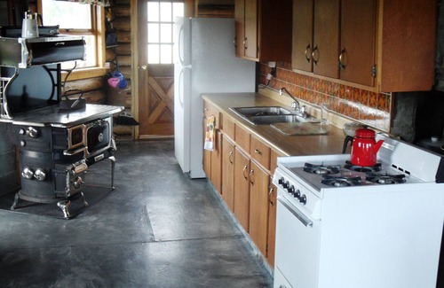 Tatla Lake Cabin | Tatla Lake Cariboo BC. Eco Lodge, Lake Access, Farm Stay. Monthly rentals.