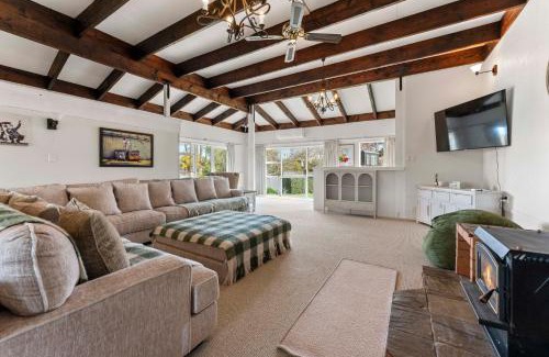 Taupo House | Tauhara Views - Lake Taupo Holiday Home
