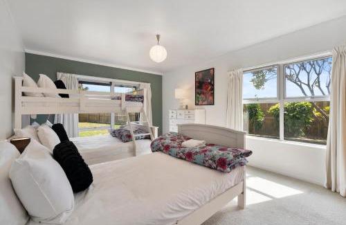 Waipahihi House | Taupo Sunset