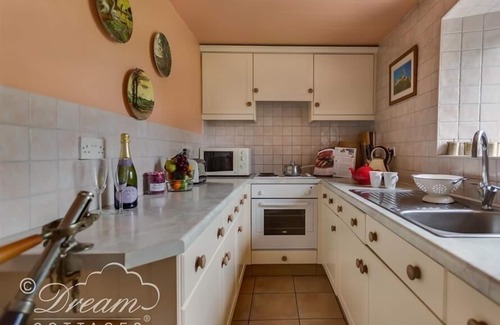 Corfe Castle Village Cottage | Tavern Way