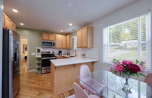 Woodbine House | Taylor Swift Eras Inspired Home-10 min to Broadway Sleeps 10