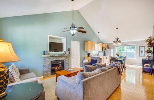 Taylorsville House | Taylorsville Lake Cottage Rental with Hot Tub!