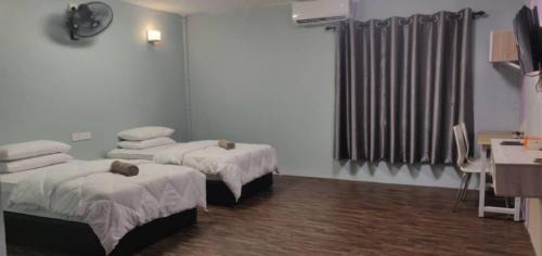 Kuala Rompin House | Tazrah roomstay (1 queen or 2 twin super single room)
