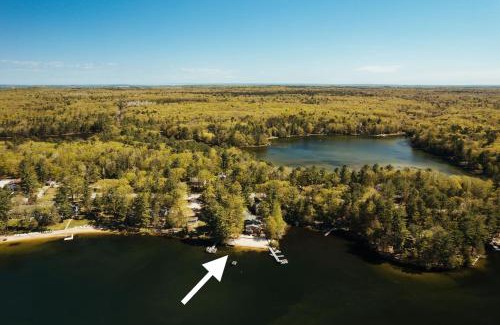 Mayfield House | TC Lake Stay-Pontoon & SUP Rentals - Sleeps 4!