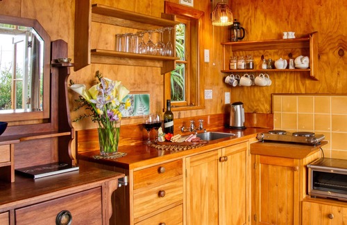 Anatori Ski Chalet | Te Hapu Chalet and Sleepout, cosy and romantic.