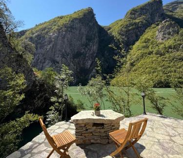 Shkoder County House | Te Konaku, Komani Lake