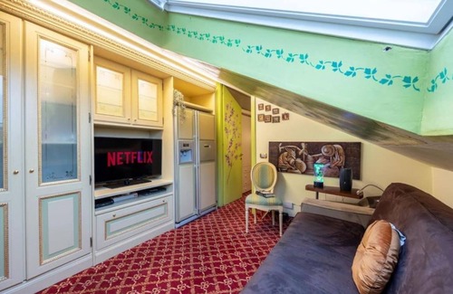 Loreto House | "Tea" Holiday Home 1km from Central Station