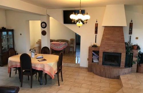 Cocani Crevedia House | Teachers
