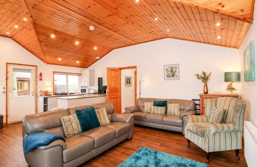 Tattershall Cottage | TEAL LODGE, pet friendly, character holiday cottage in Tattershall