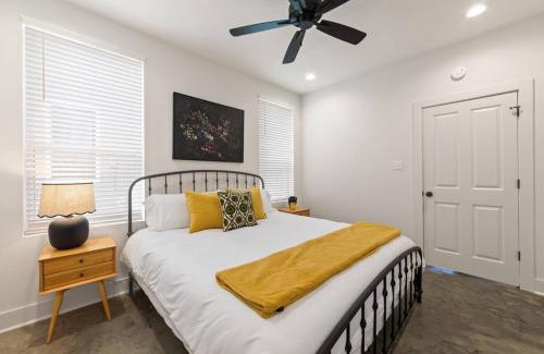 Lafayette Apartment | Teche House KING Bed Luxury Getaway Fast WiFi