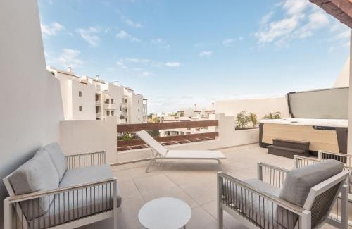 Palm-Mar House | Teguise 3-3 PENTHOUSE POOL VIEW & JACUZZI 2B