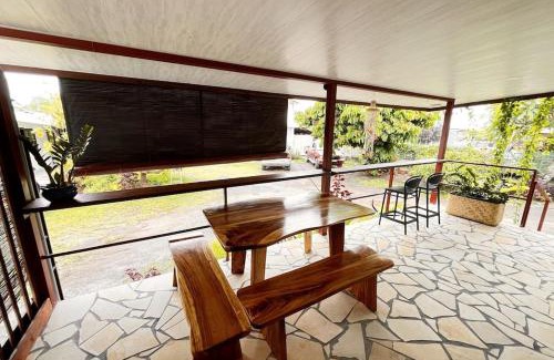Punaauia House | Tehei Beach House Wifi AC Beachfront Sunset