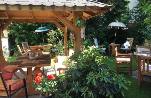Eichelsdorf Bed & Breakfast | Tektona "Bed & Breakfast"