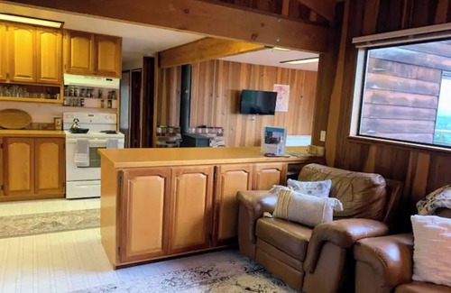 Myers Flat House | *Ten Trees* Cabin, Secluded, Near Redwood Parks
