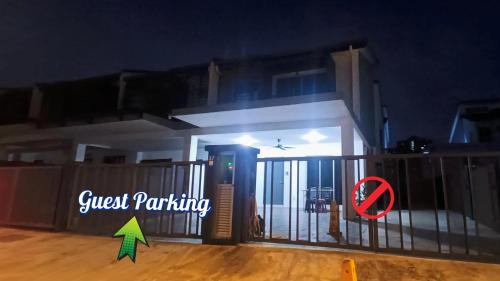 Kajang House | Tenang Haven Upper Floor with private porch and staircase