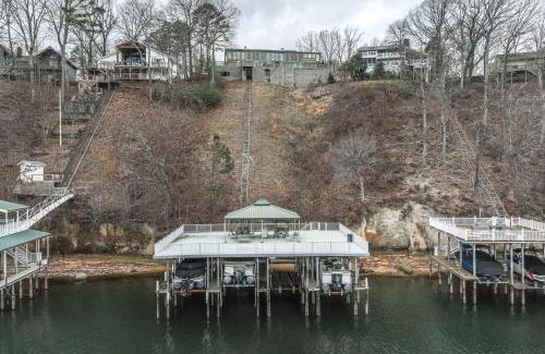 Counce House | Tennessee River Vacation Rental with Deck and View!