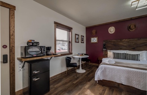 Prescott Hotel | Tennessee Themed Boutique Suite