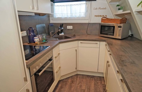Damp House | Tent roof house with lots of space - parking in front of the front door - - with fiber optic W-LAN