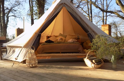 Le Vigeant Cottage | Tente luxe Etang vue Jacuzzi privatif Copa cabanes 3