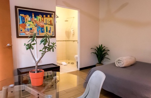 Cacique Bed & Breakfast | Terida Airport B&B
