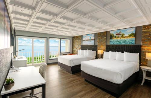 Escanaba Hotel | Terrace Bay Hotel - Lakefront