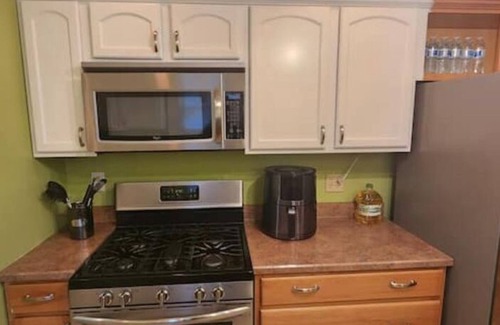 Terre Haute House | Terre Haute-Beautiful 2Bd Comfortable Stay