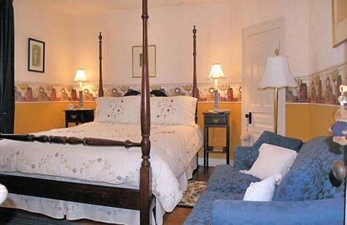 Burnsville Hotel | Terrell House B&B