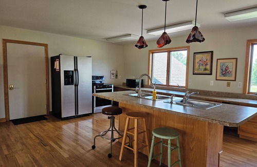 Decker House | Terrific 2-bedroom house in Marlette both units
