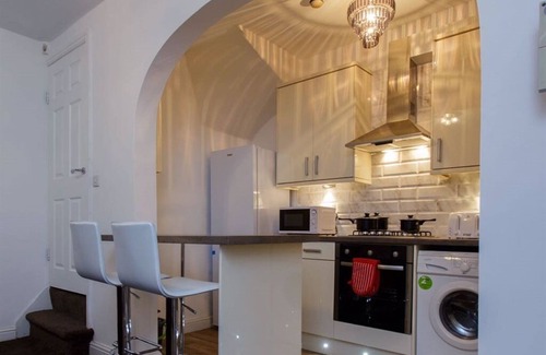 Harehills Apartment | Terrific sleeps 7 close to central Leeds
