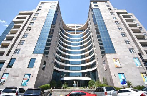 Kentron Apartment | Teryan street, 3 bedrooms Luxury & Grand, Sunny apartment TT663