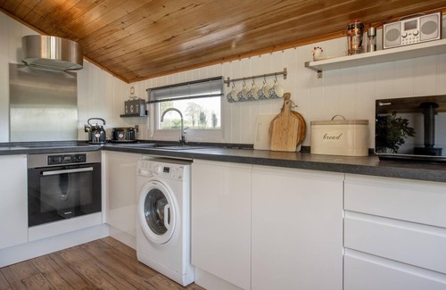 Bubwith Cabin | Tesseyman Lodge - Hot tub - Country escape