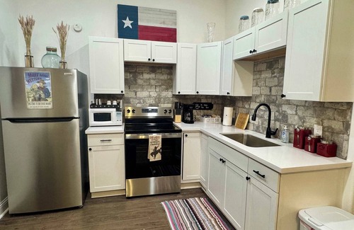 Nederland House | Texas Country 2BR 1BA