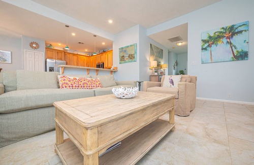 Palm Harbor House | Texas Riviera Canal Waterfront Home - Perfect Beach & Fishing Getaway Location