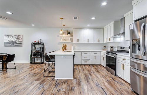 Foster Place House | Texas Two-Step: Near NRG/Full Game Room/Lounge+Fire Pit