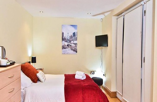 Evelyn House | Thames view house