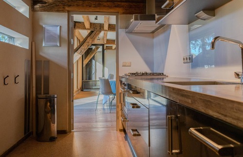 Verspreide huizen Ulvenhout House | Thatched farmhouse in the forest