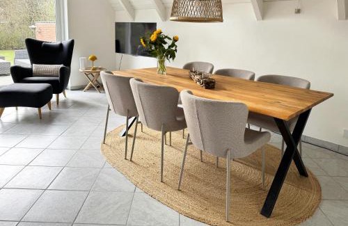Smidstrup Strand House | Thatched Holiday Home Near Gilleleje Beach