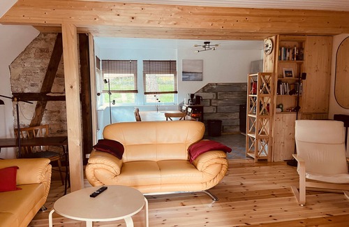 Rodlin Cottage | Thatched house on the lake with jetty, boat, fireplace and sauna