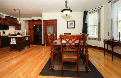 Lake Forest Estates House | The 1801 House: A beautiful historic home in the Ste Genevieve Historic District