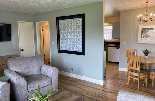 Southeast Salem House | The 3 Oaks @ 1123 17th SE Salem by Salemstays.com