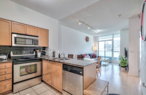 Toronto Entertainment District Condo | The 300 Suites