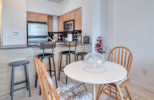 Toronto Entertainment District Condo | The 300 Suites