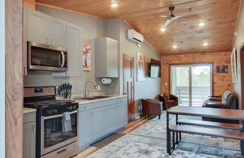 Interlochen Condo | The 4th Overlook Seeps 4, In-between Crystal Mountain and Traverse City! WI-FI