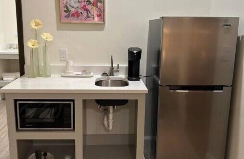 Downtown Jackson Apartment | The 610 Flats: Picasso’s Place #26